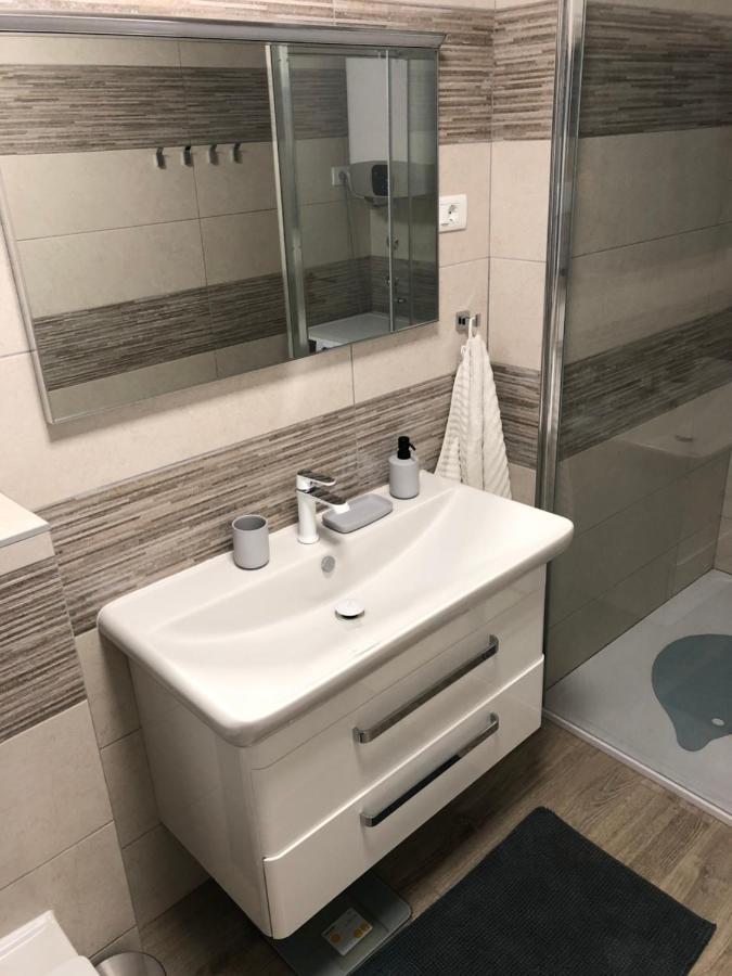 Pula Center Seaview Apartment Luaran gambar
